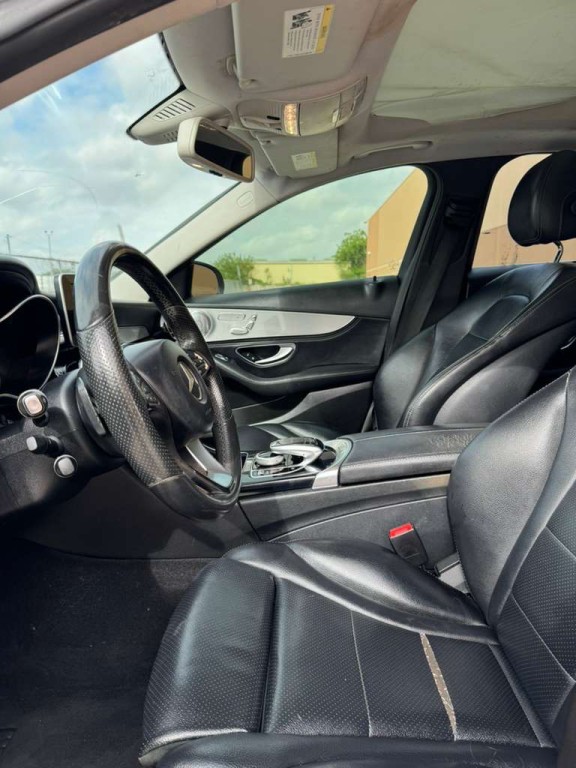 2015 Mercedes-Benz C-Class Image 9