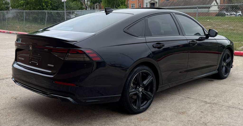2023 Honda Accord Image 3