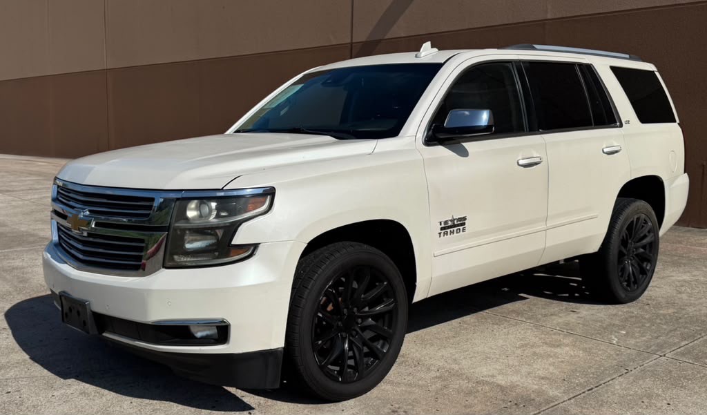 2015 Chevrolet Tahoe Image 2