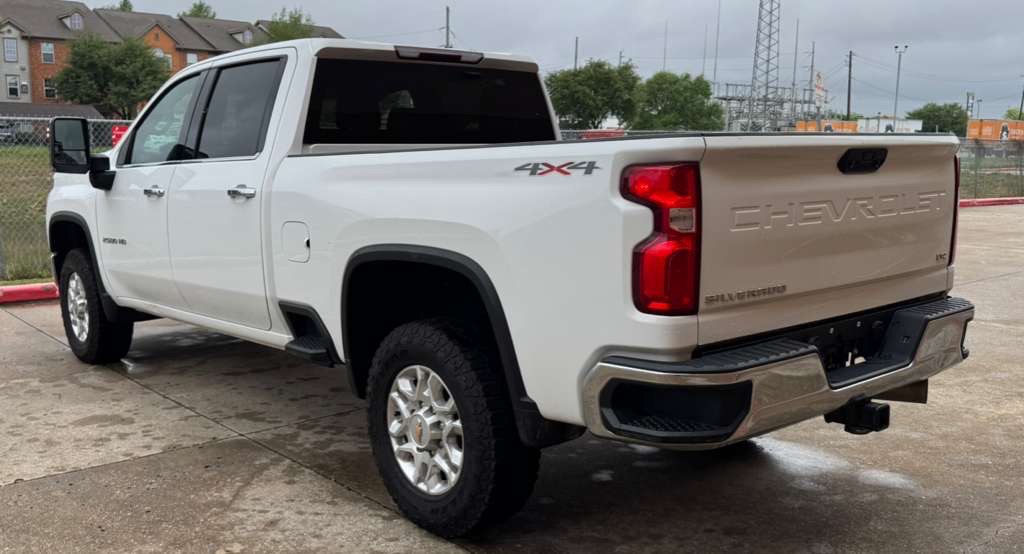 2021 Chevrolet Silverado 1500 Image 3