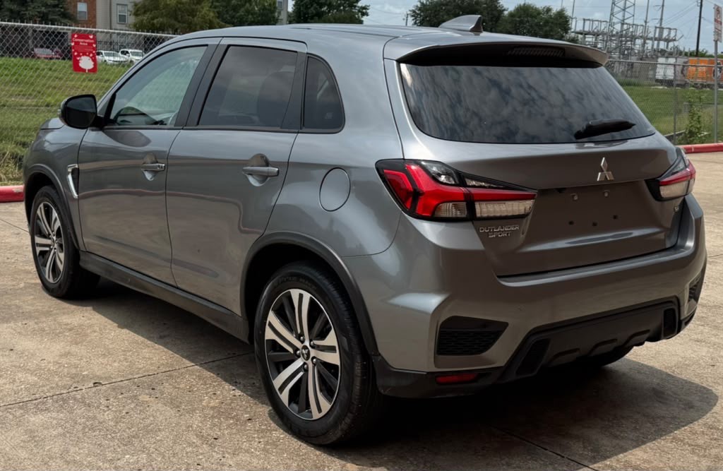 2025 Mitsubishi Outlander Image 3