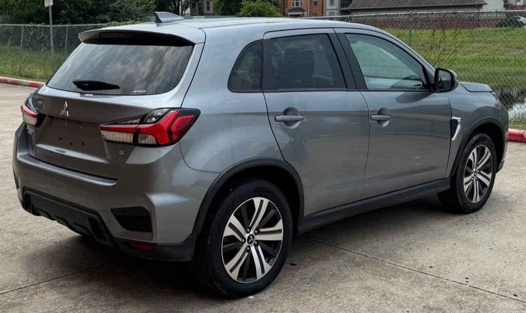 2025 Mitsubishi Outlander Image 4