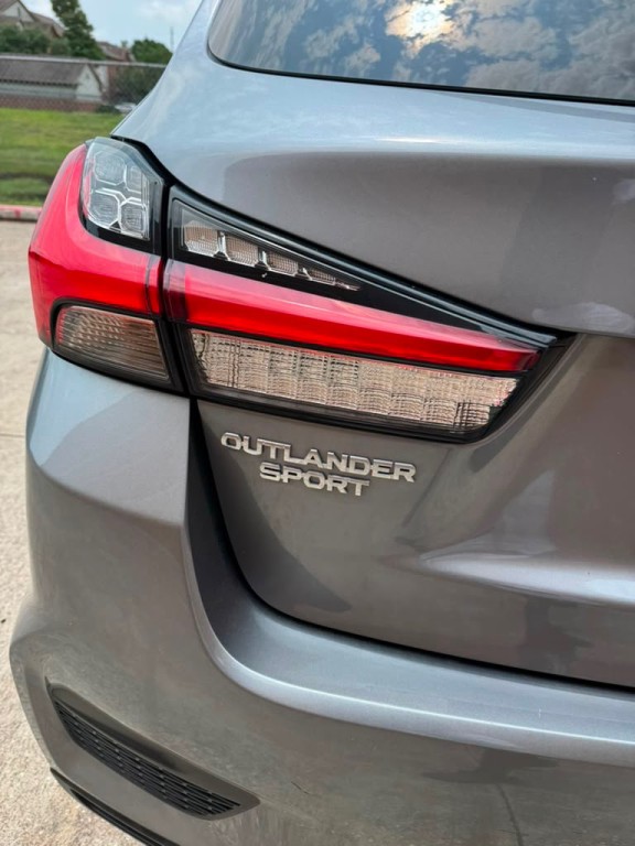 2025 Mitsubishi Outlander Image 8