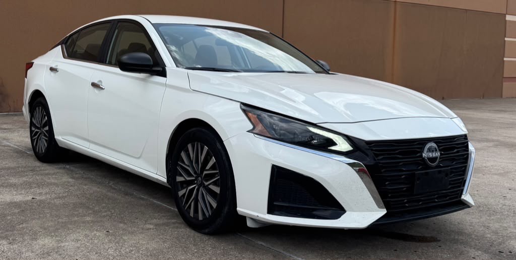 2025 Nissan Altima Image 1