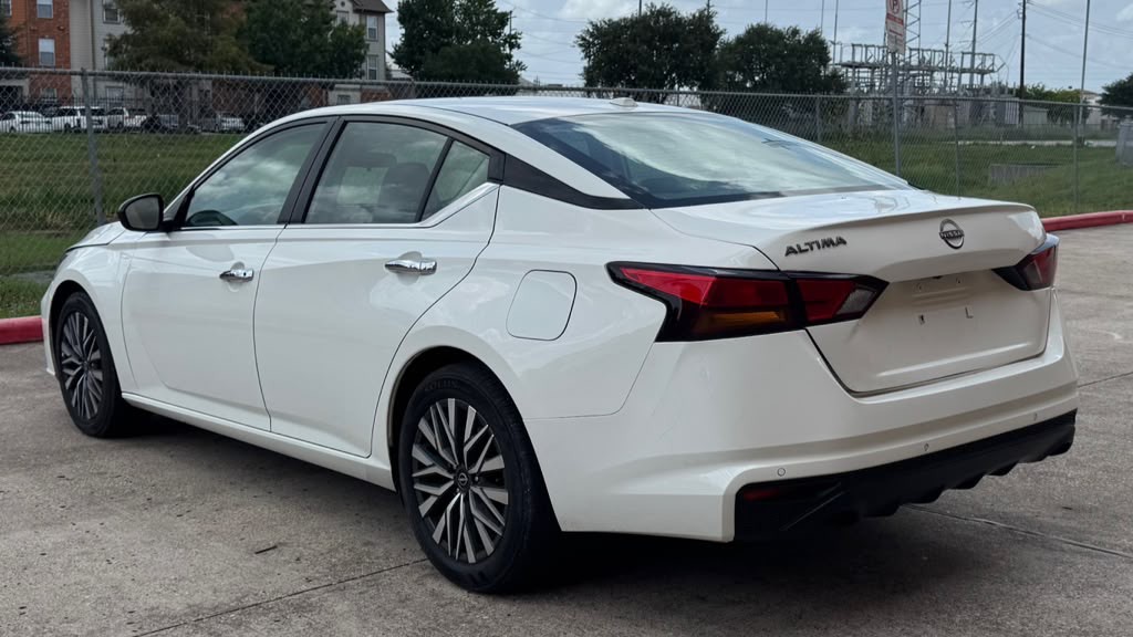 2025 Nissan Altima Image 3