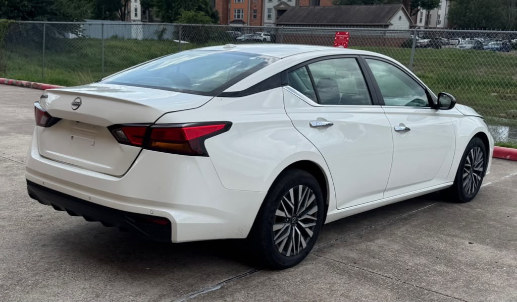 2025 Nissan Altima Image 4
