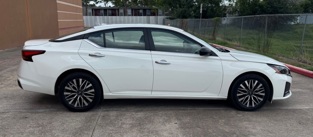 2025 Nissan Altima Image 8