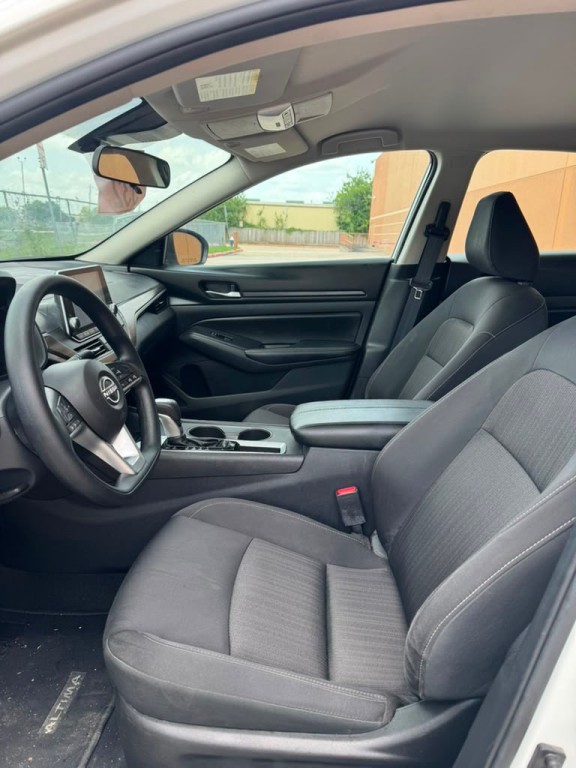 2025 Nissan Altima Image 9