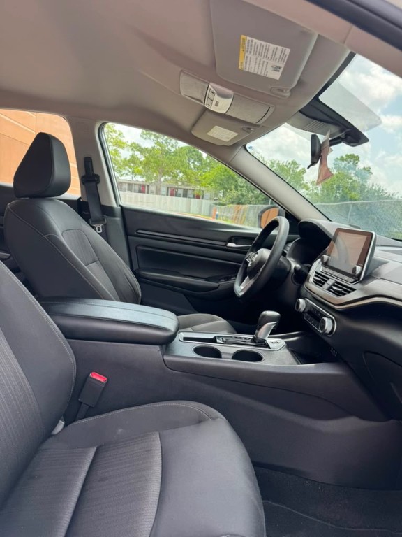 2025 Nissan Altima Image 10