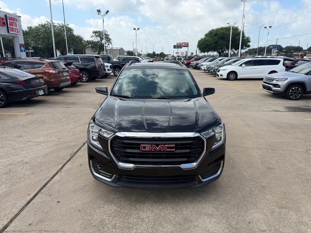 2023 GMC Terrain Image 2