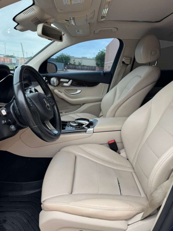 2017 Mercedes-Benz GLC-Class Image 8