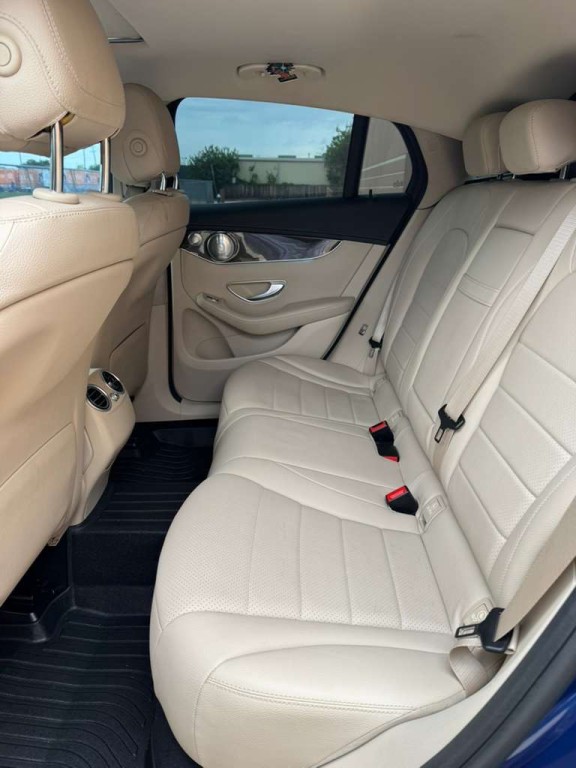 2017 Mercedes-Benz GLC-Class Image 11