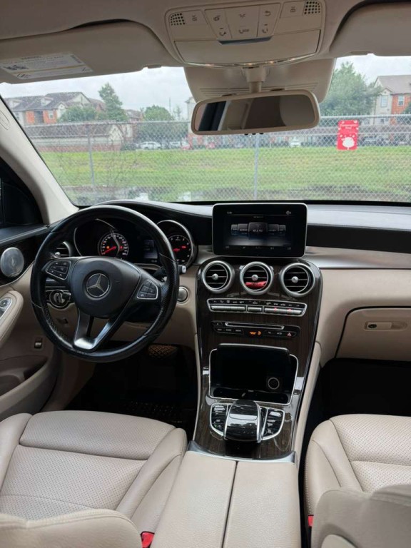 2017 Mercedes-Benz GLC-Class Image 12