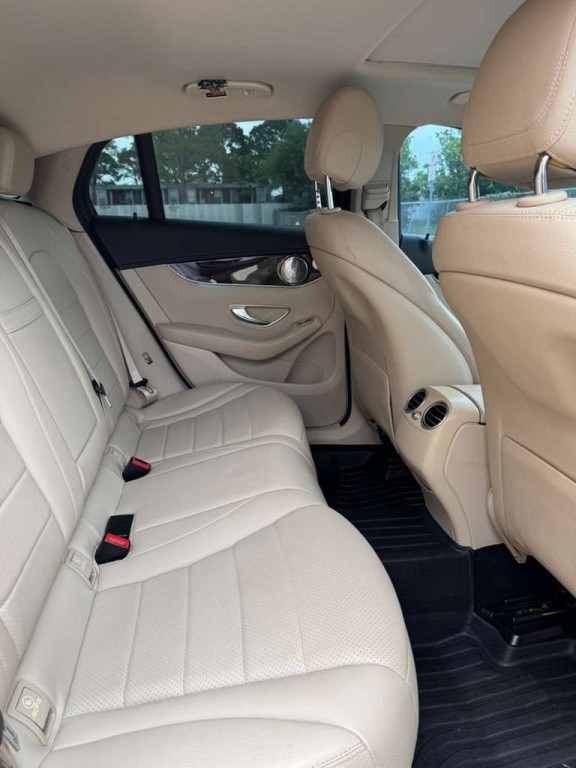 2017 Mercedes-Benz GLC-Class Image 13