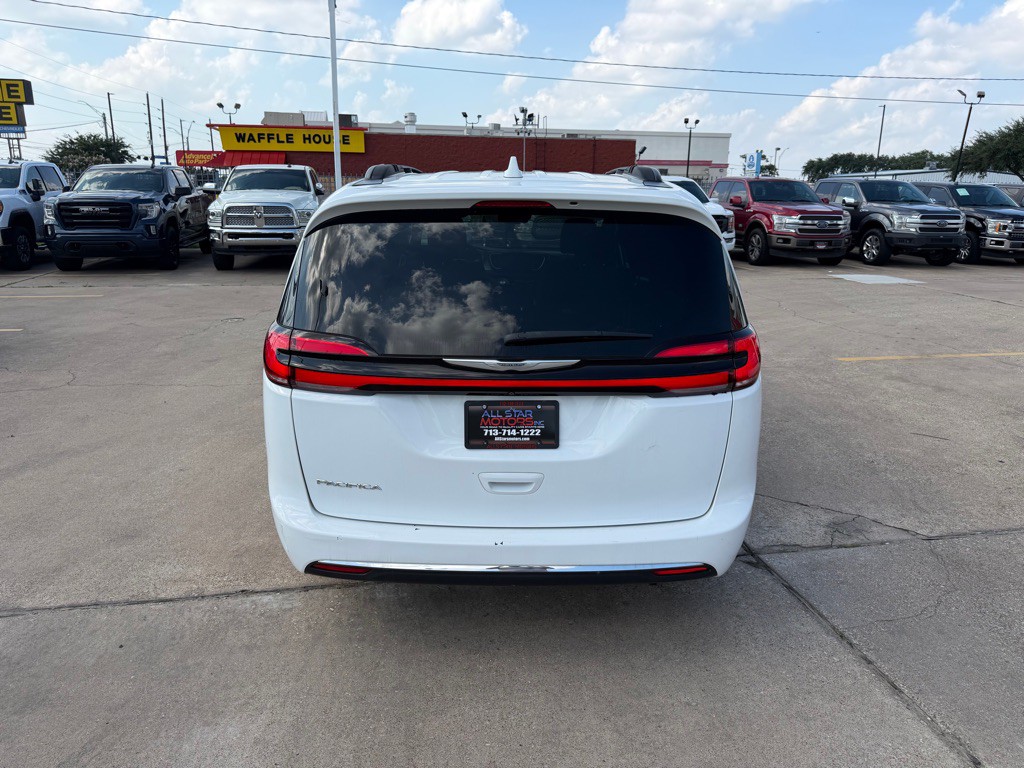 2022 Chrysler Pacifica Image 10