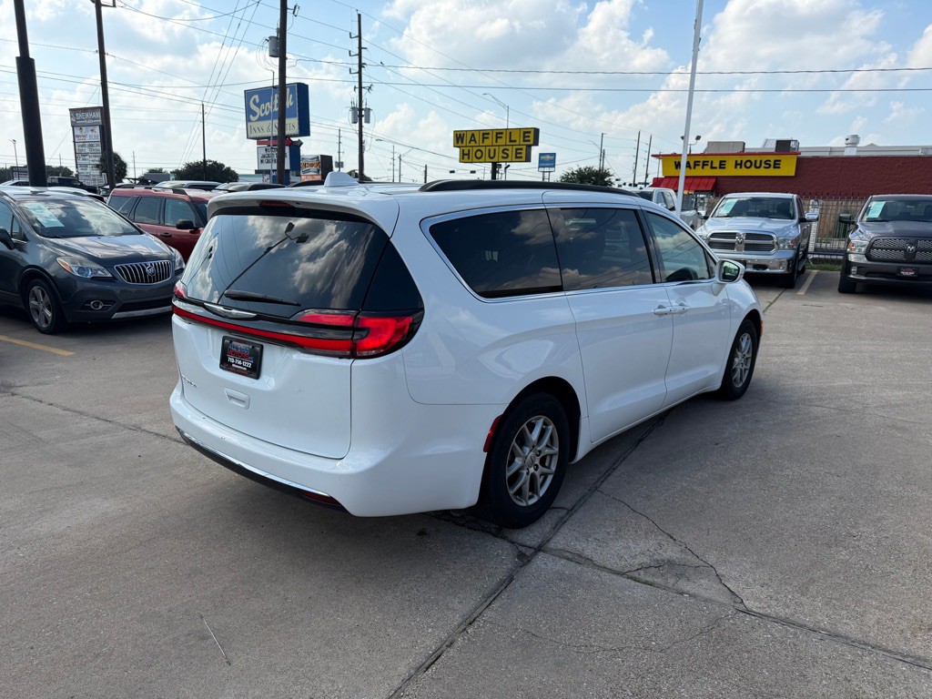 2022 Chrysler Pacifica Image 11