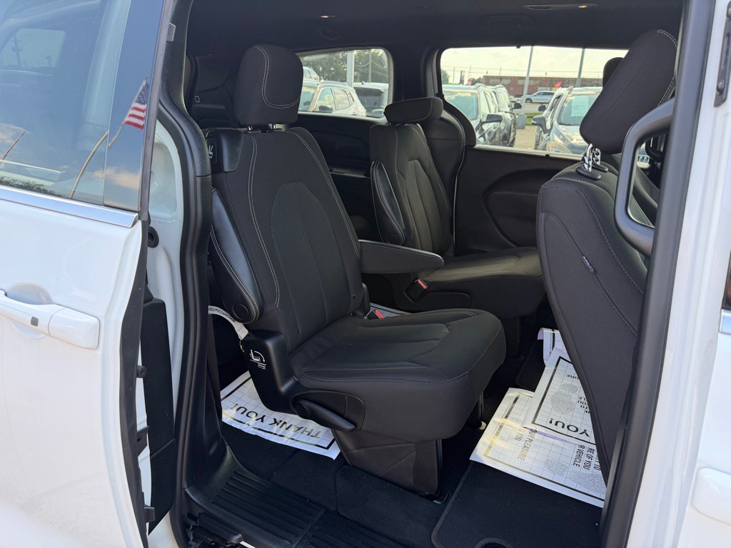 2022 Chrysler Pacifica Image 13