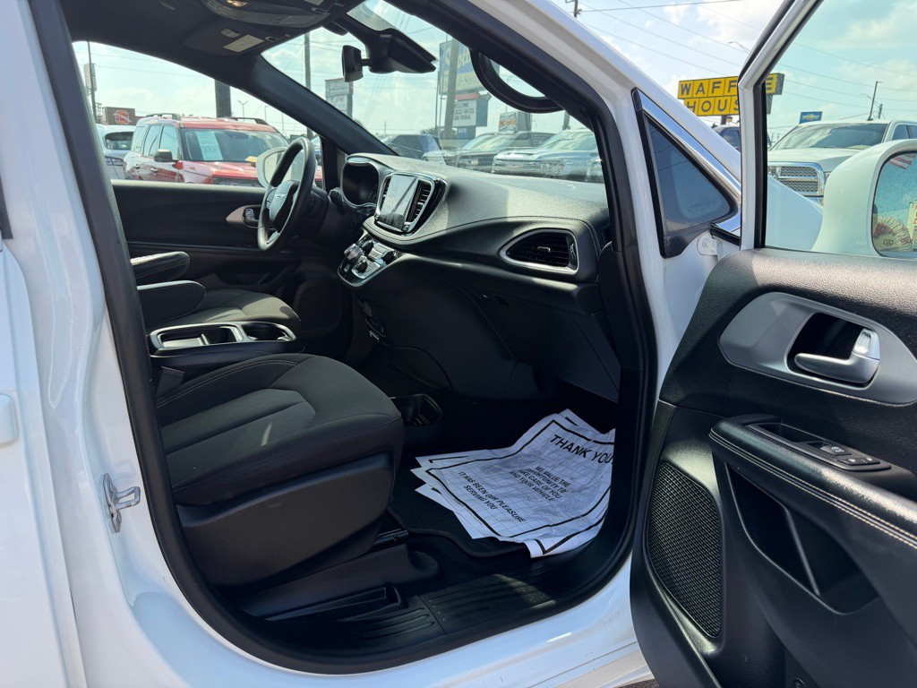 2022 Chrysler Pacifica Image 14