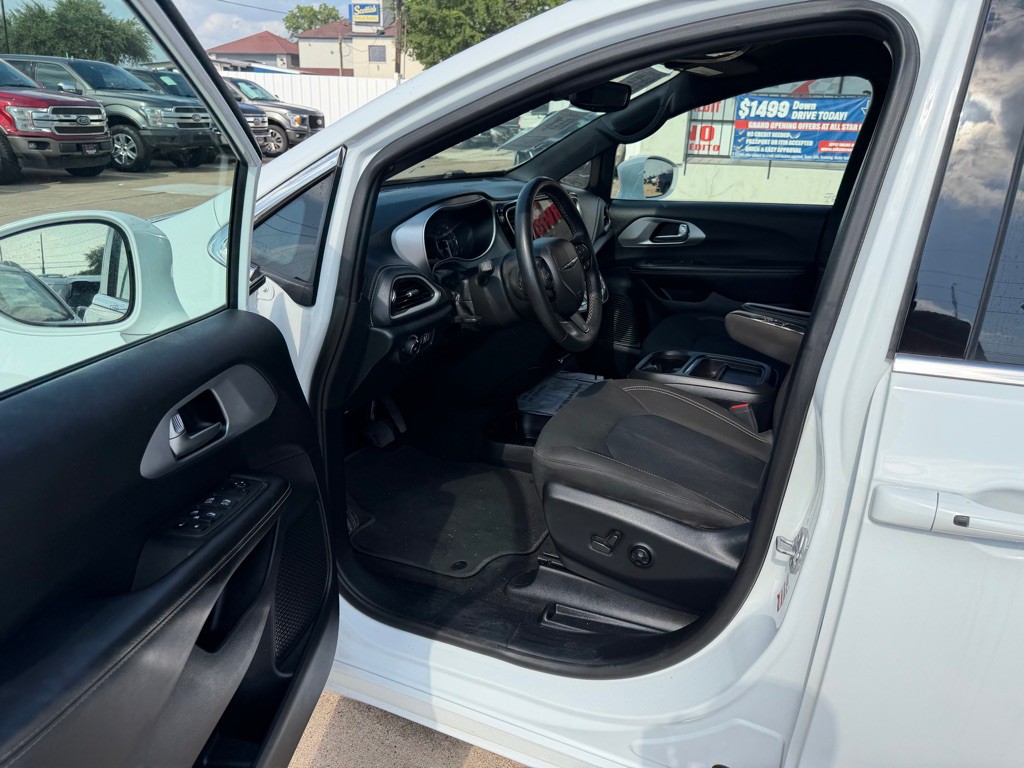 2022 Chrysler Pacifica Image 15