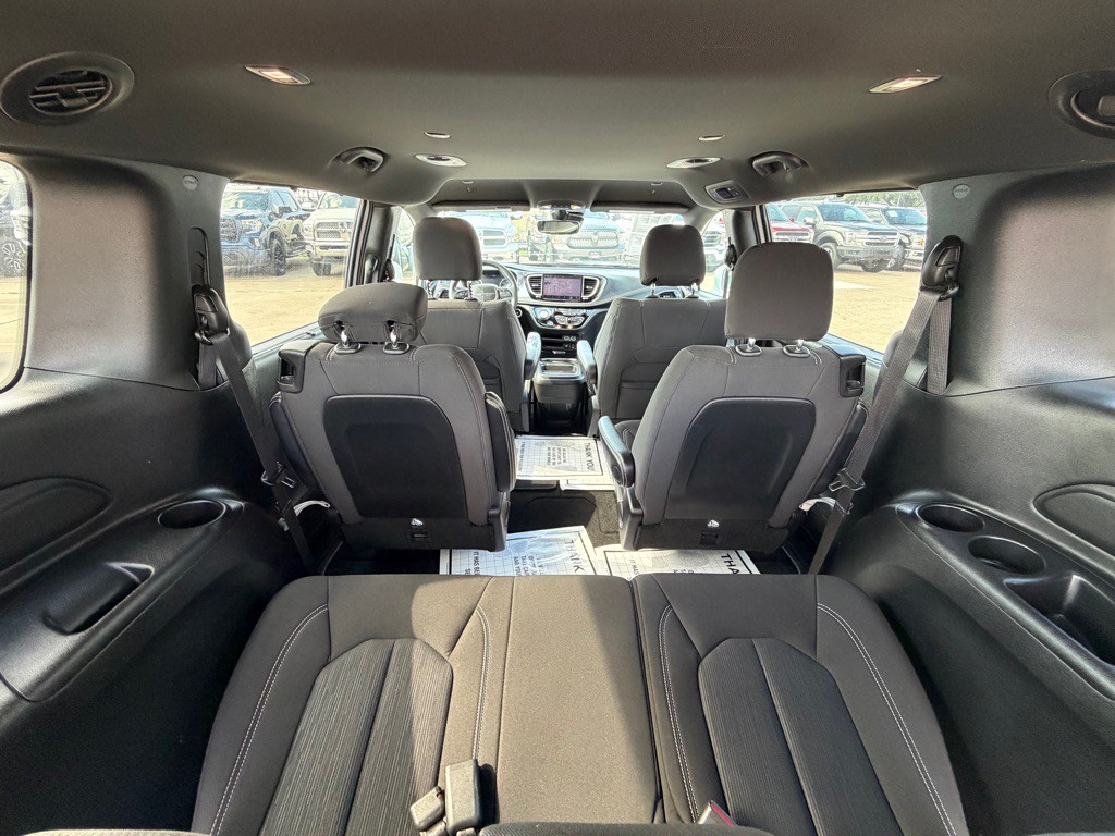 2022 Chrysler Pacifica Image 16