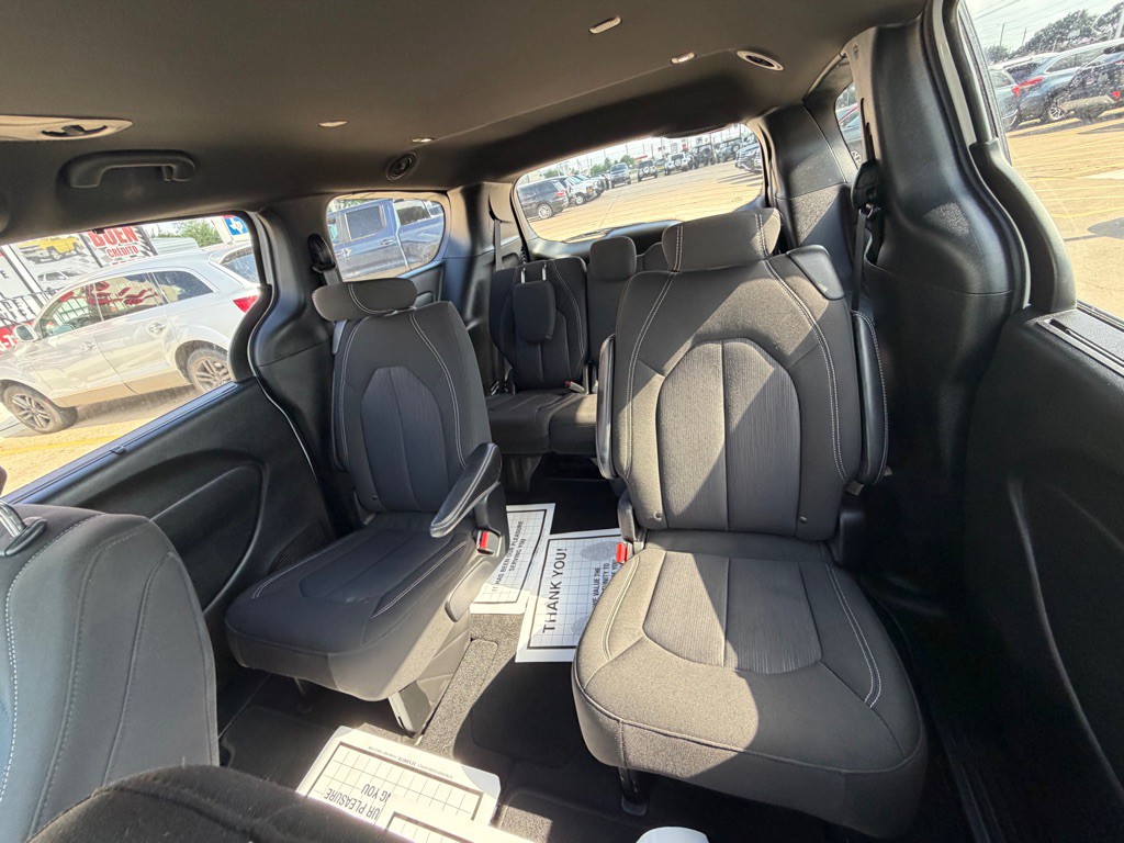 2022 Chrysler Pacifica Image 18