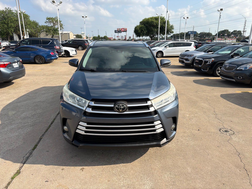 2018 Toyota Highlander Image 2