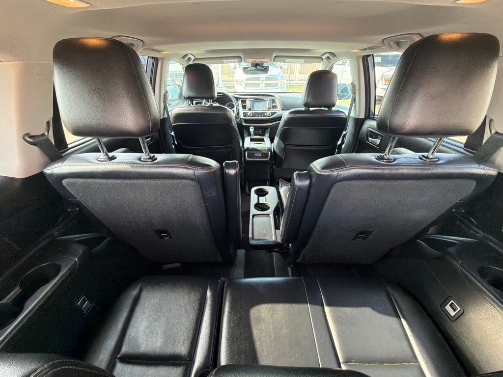 2018 Toyota Highlander Image 16