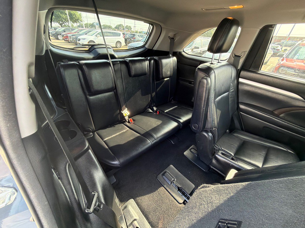 2018 Toyota Highlander Image 17