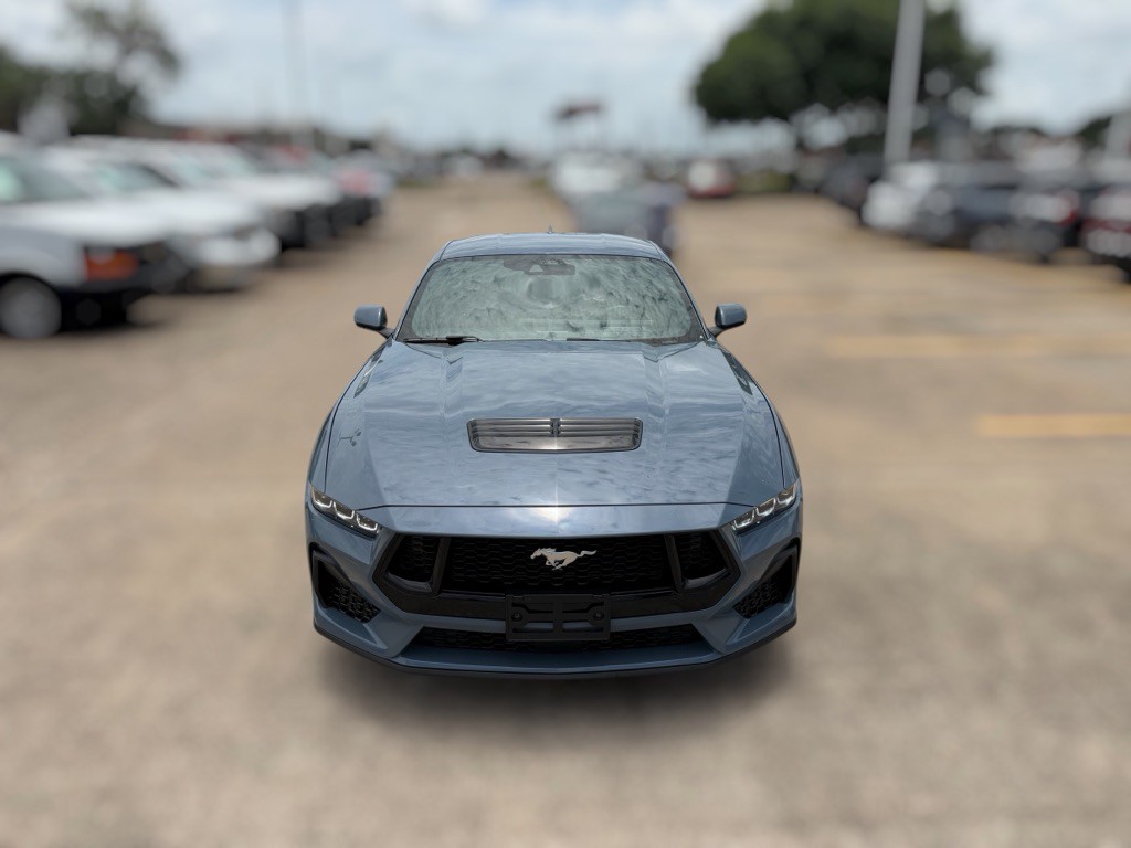 2024 Ford Mustang Image 3