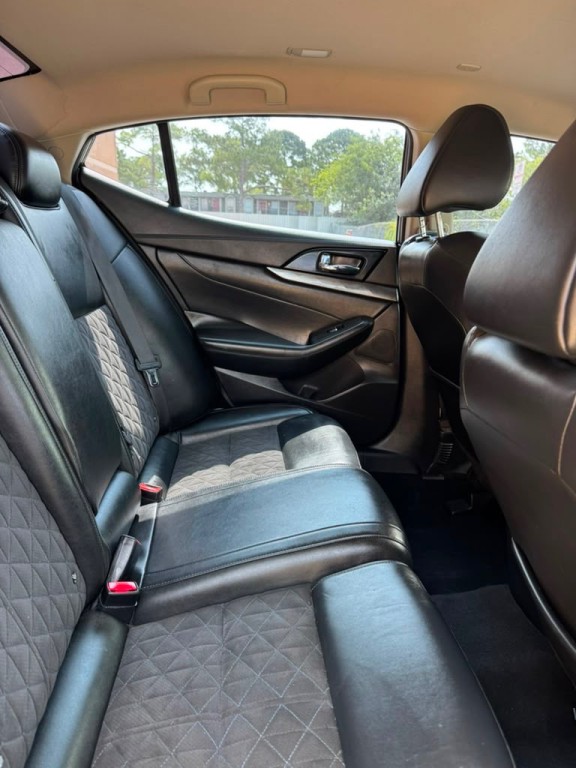 2017 Nissan Maxima Image 11