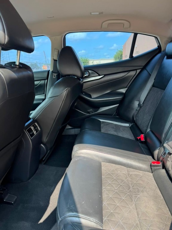 2017 Nissan Maxima Image 12