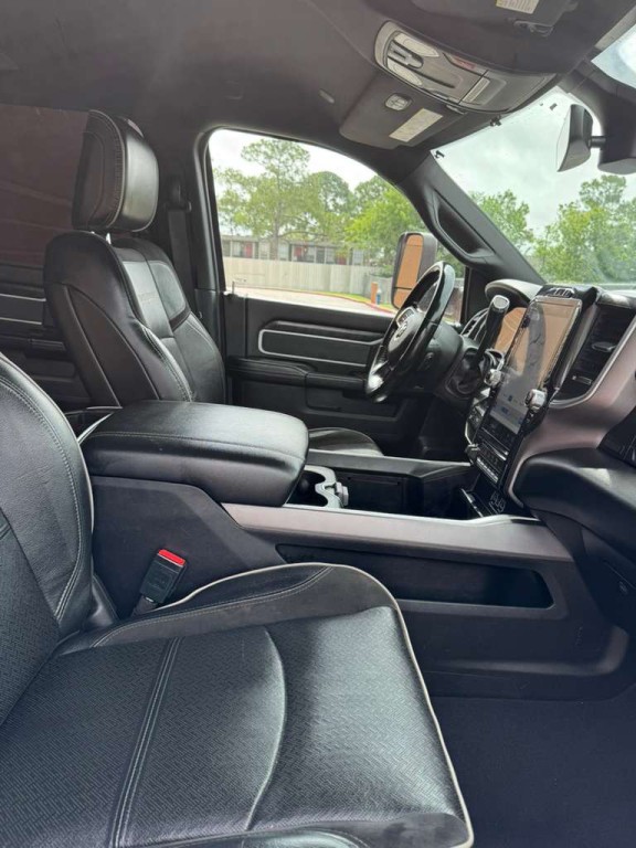 2022 RAM 3500 Image 13
