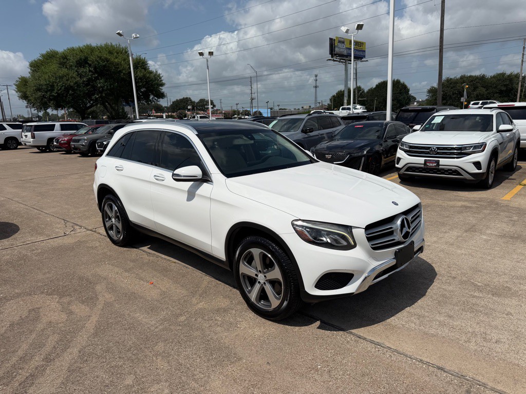 2017 Mercedes-Benz GLC-Class Image 1