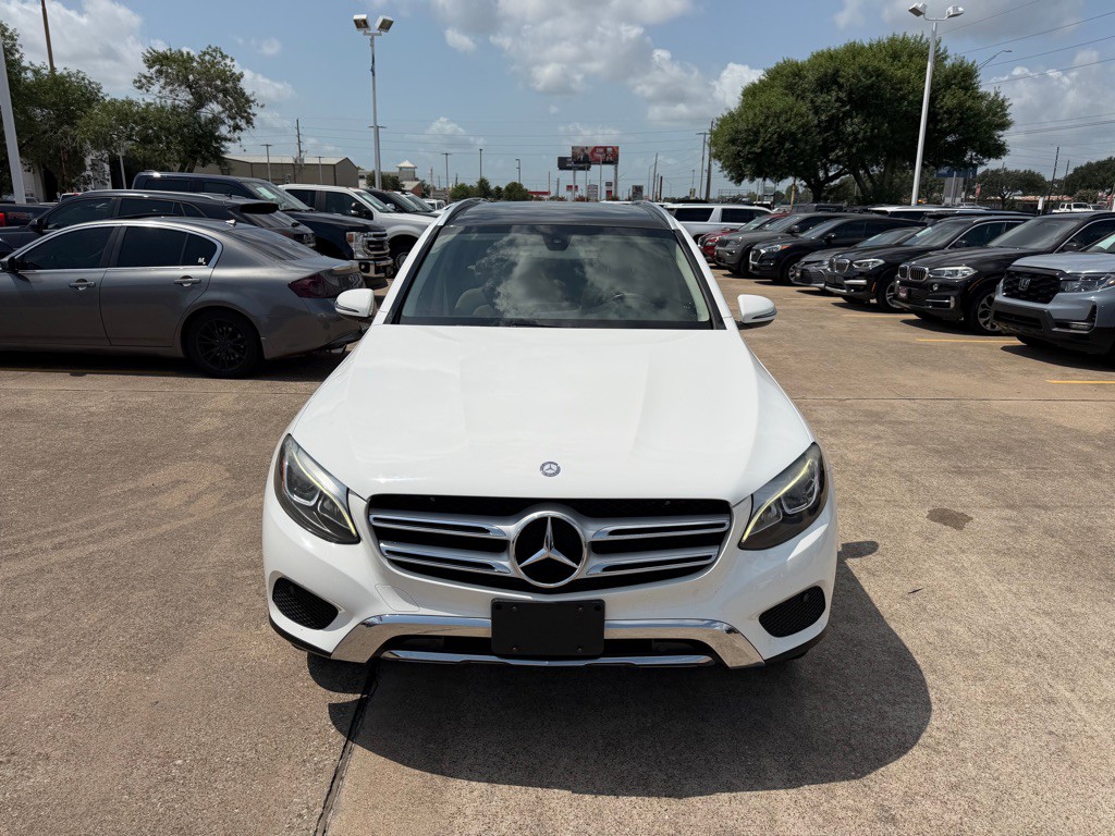 2017 Mercedes-Benz GLC-Class Image 2
