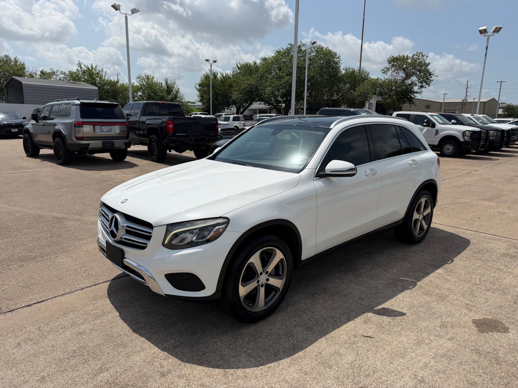2017 Mercedes-Benz GLC-Class Image 3