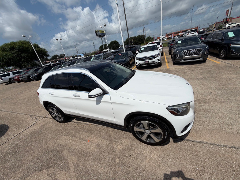 2017 Mercedes-Benz GLC-Class Image 4