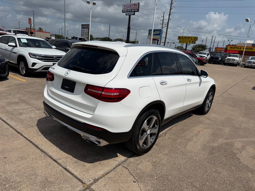 2017 Mercedes-Benz GLC-Class Image 8