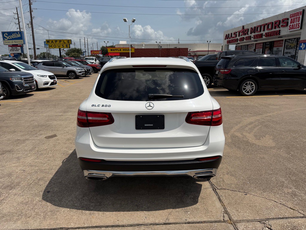 2017 Mercedes-Benz GLC-Class Image 9