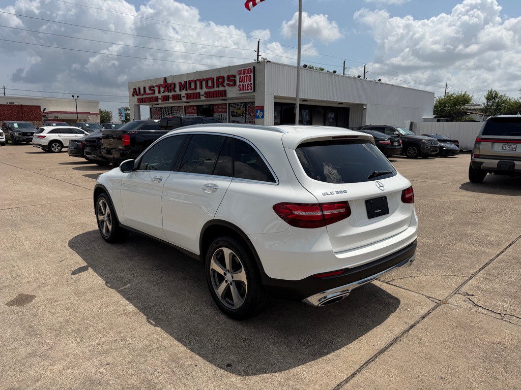 2017 Mercedes-Benz GLC-Class Image 10