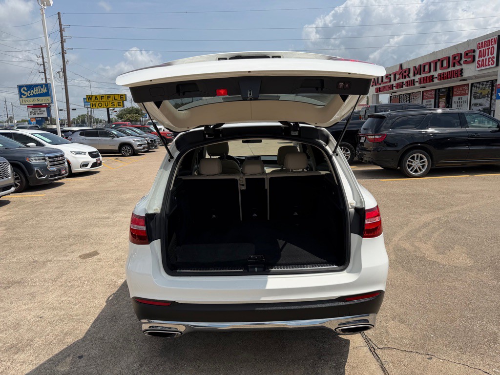 2017 Mercedes-Benz GLC-Class Image 11