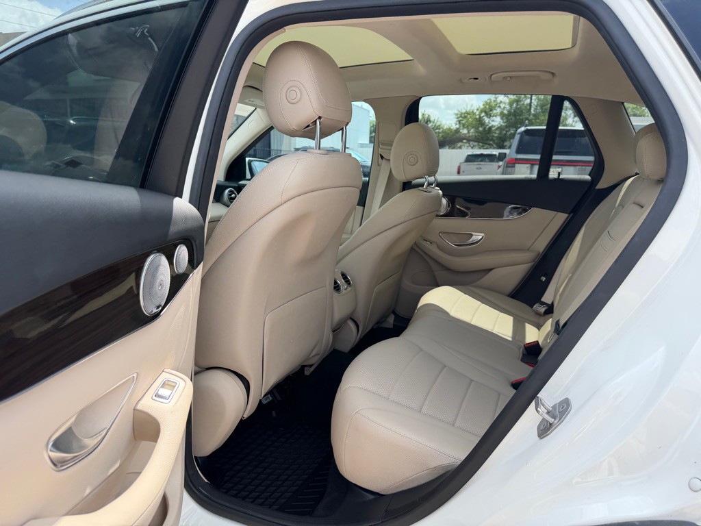 2017 Mercedes-Benz GLC-Class Image 12