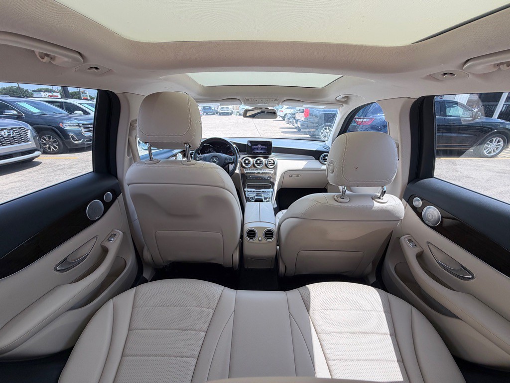 2017 Mercedes-Benz GLC-Class Image 16