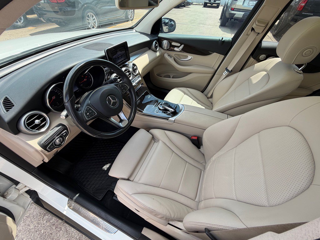 2017 Mercedes-Benz GLC-Class Image 19