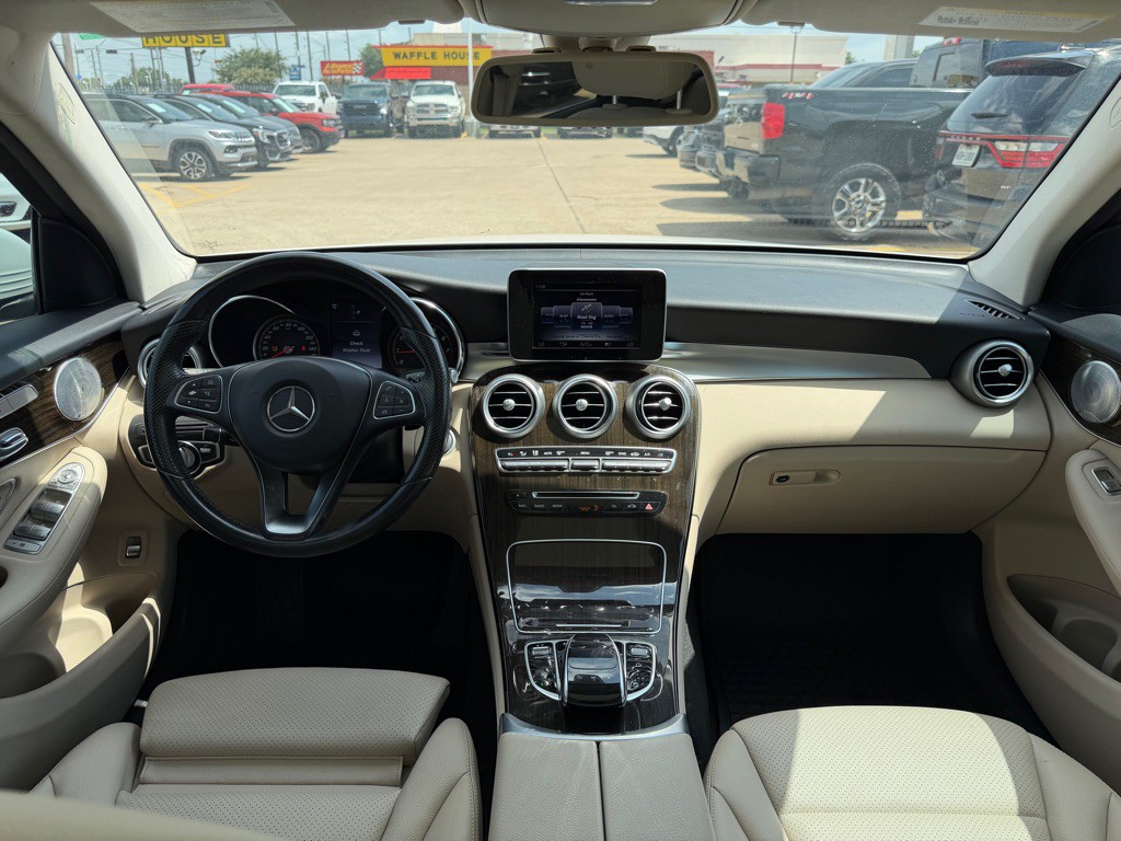 2017 Mercedes-Benz GLC-Class Image 21