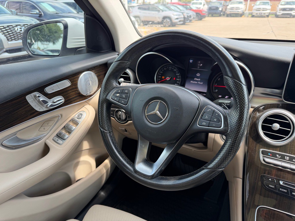2017 Mercedes-Benz GLC-Class Image 23