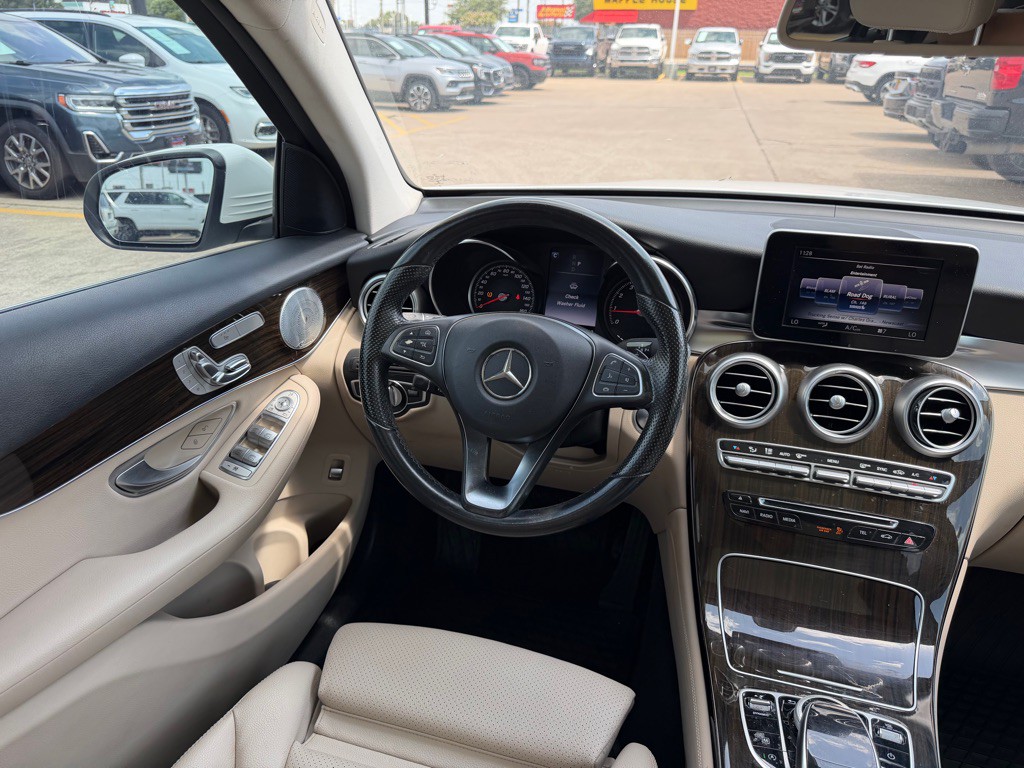 2017 Mercedes-Benz GLC-Class Image 25