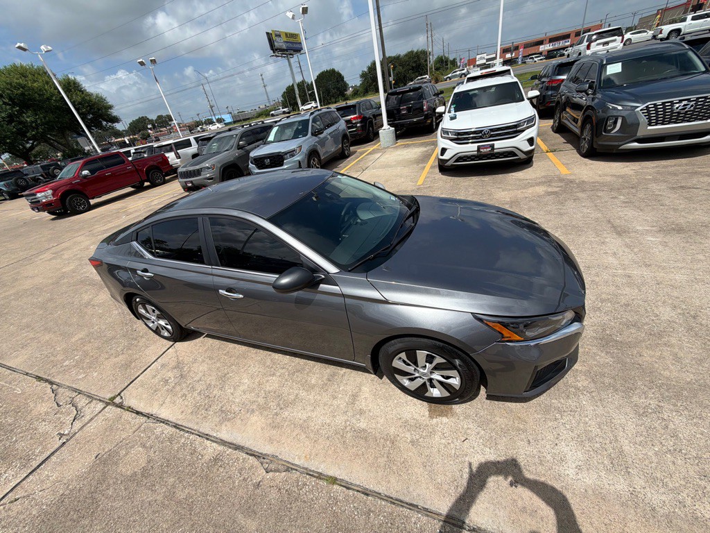 2024 Nissan Altima Image 5