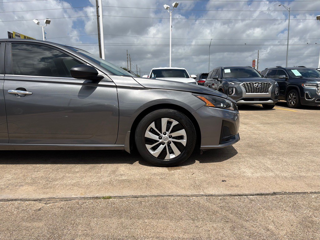 2024 Nissan Altima Image 6