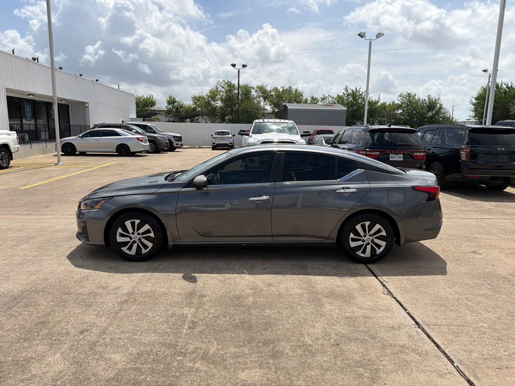 2024 Nissan Altima Image 8