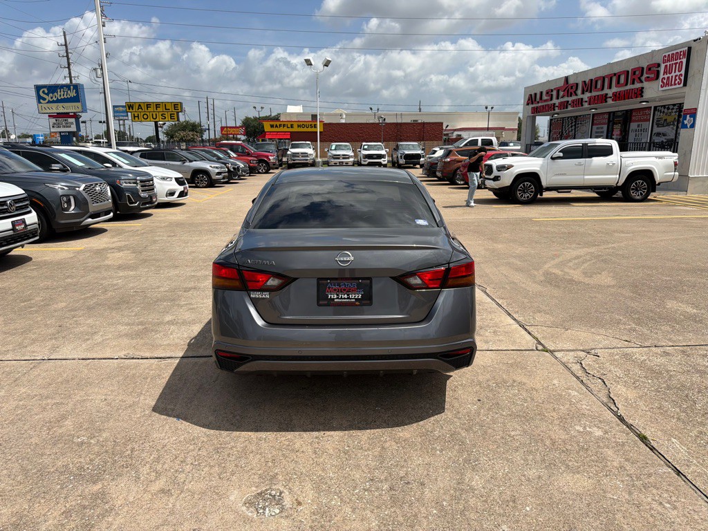 2024 Nissan Altima Image 10